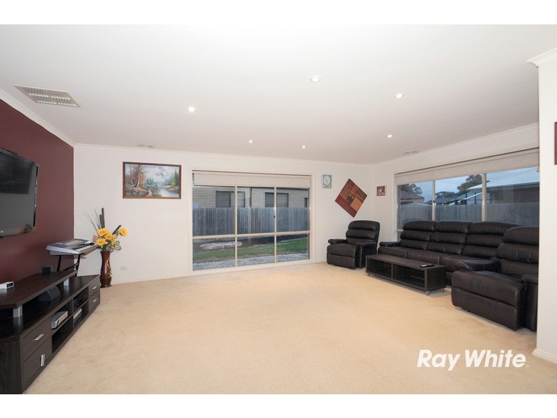 25 Ratcliffe Way, Lynbrook VIC 3975
