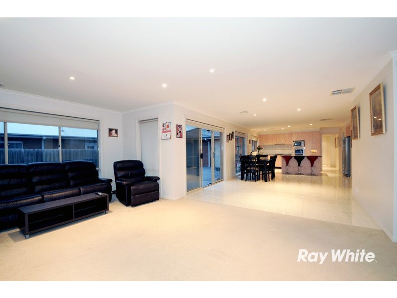 25 Ratcliffe Way, Lynbrook VIC 3975