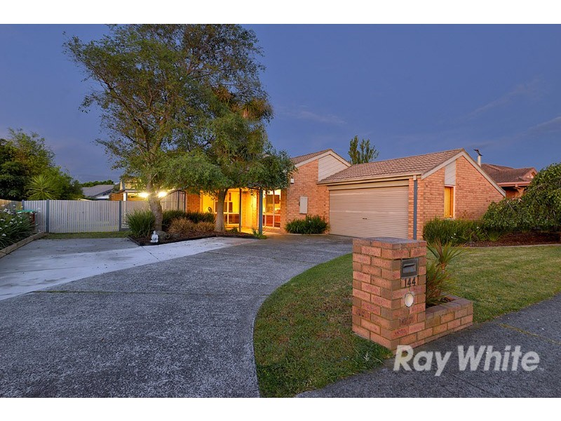 144 Lawless Drive, Cranbourne North VIC 3977