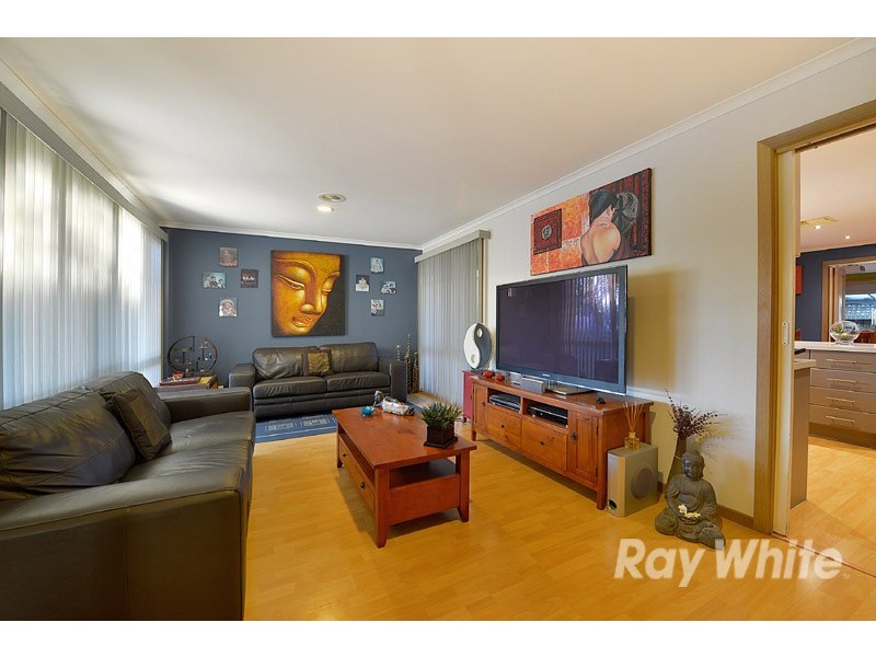 144 Lawless Drive, Cranbourne North VIC 3977