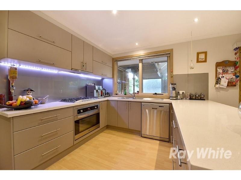 144 Lawless Drive, Cranbourne North VIC 3977