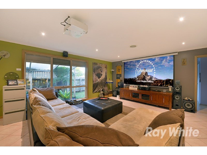 144 Lawless Drive, Cranbourne North VIC 3977