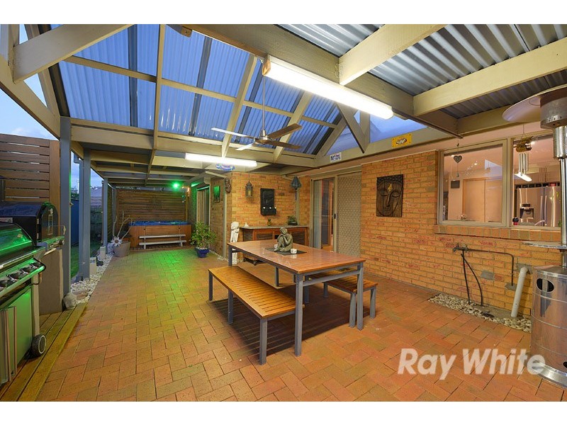 144 Lawless Drive, Cranbourne North VIC 3977