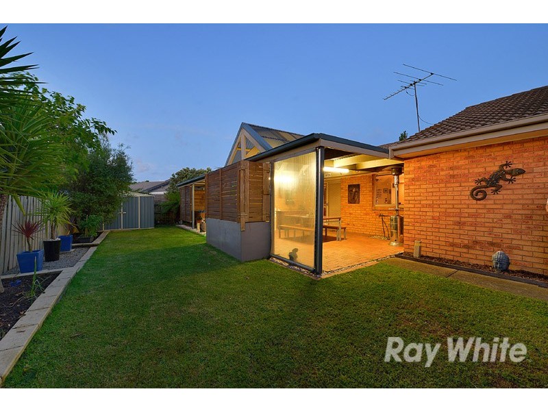 144 Lawless Drive, Cranbourne North VIC 3977