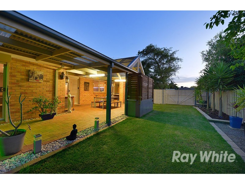 144 Lawless Drive, Cranbourne North VIC 3977