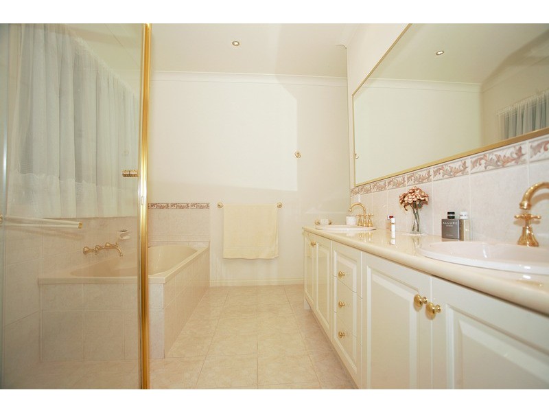 5 Oakridge Close, Lysterfield South VIC 3156