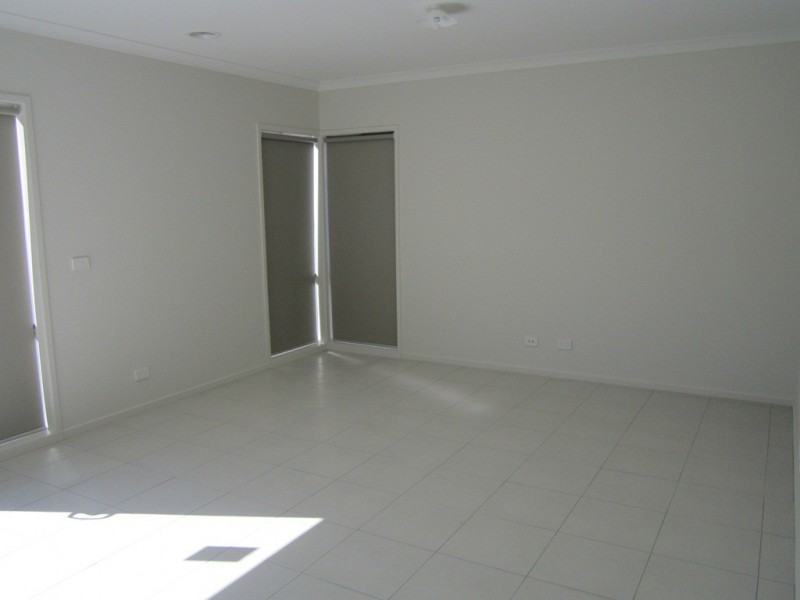 10 Jutland Close, Clyde North VIC 3978