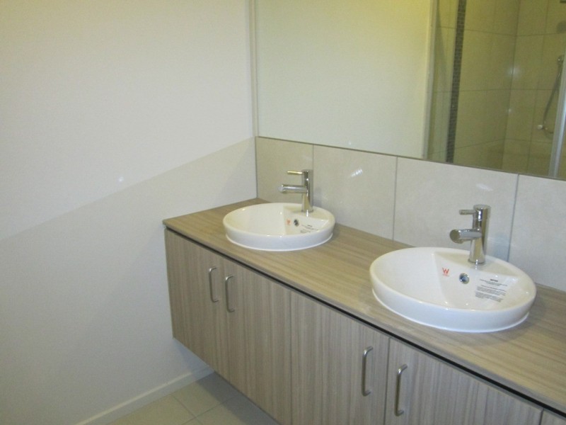 10 Jutland Close, Clyde North VIC 3978