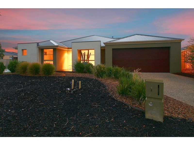 1 Reyoff Place, Lyndhurst VIC 3975
