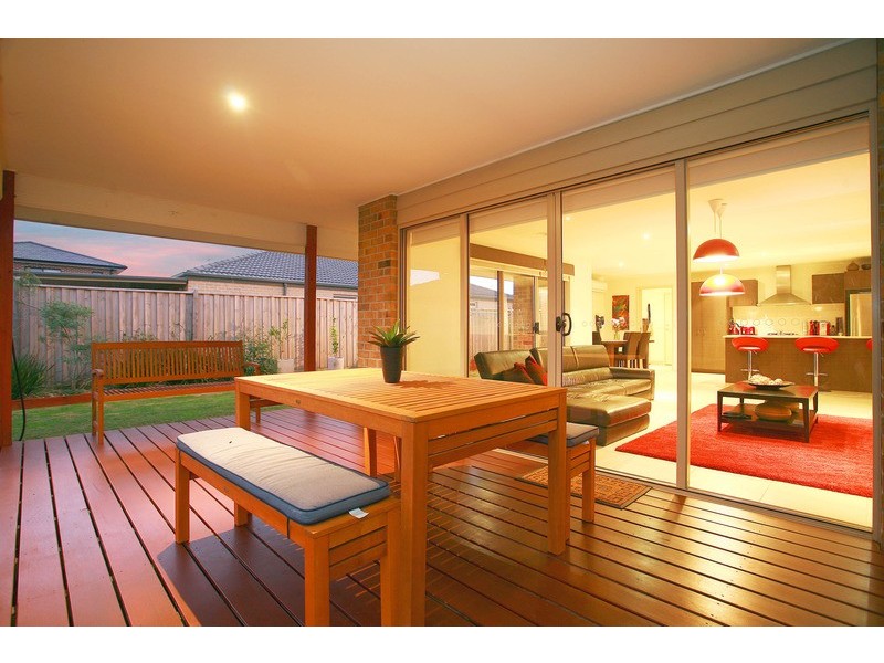 1 Reyoff Place, Lyndhurst VIC 3975