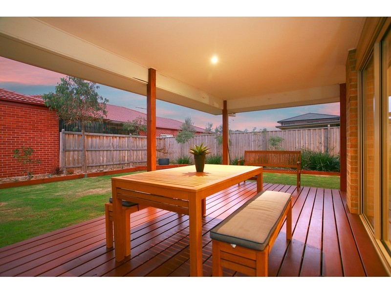 1 Reyoff Place, Lyndhurst VIC 3975