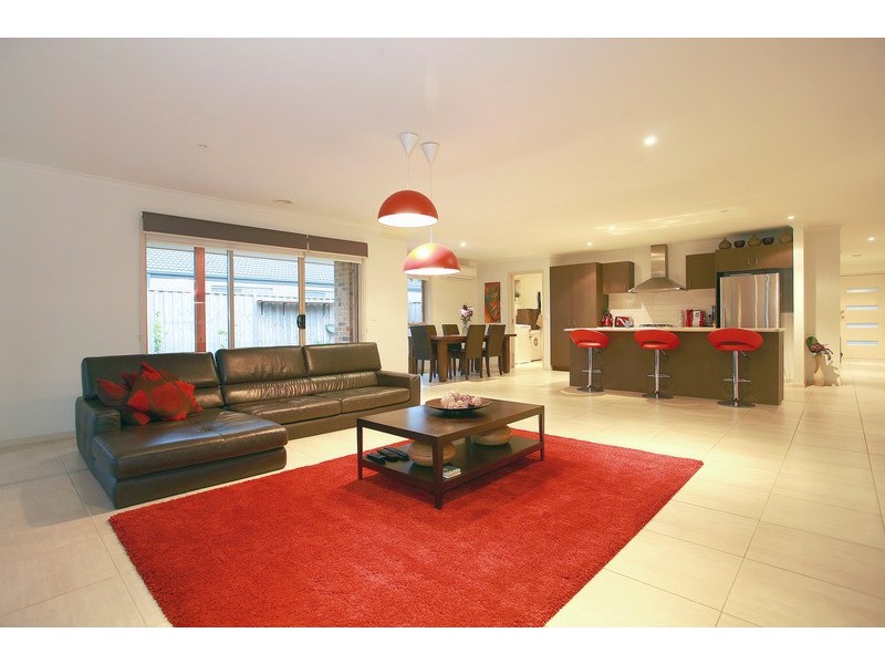 1 Reyoff Place, Lyndhurst VIC 3975