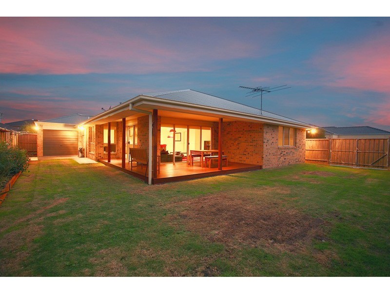 1 Reyoff Place, Lyndhurst VIC 3975