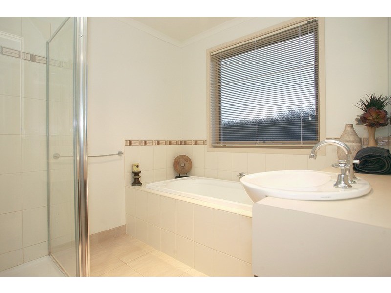 1 Reyoff Place, Lyndhurst VIC 3975