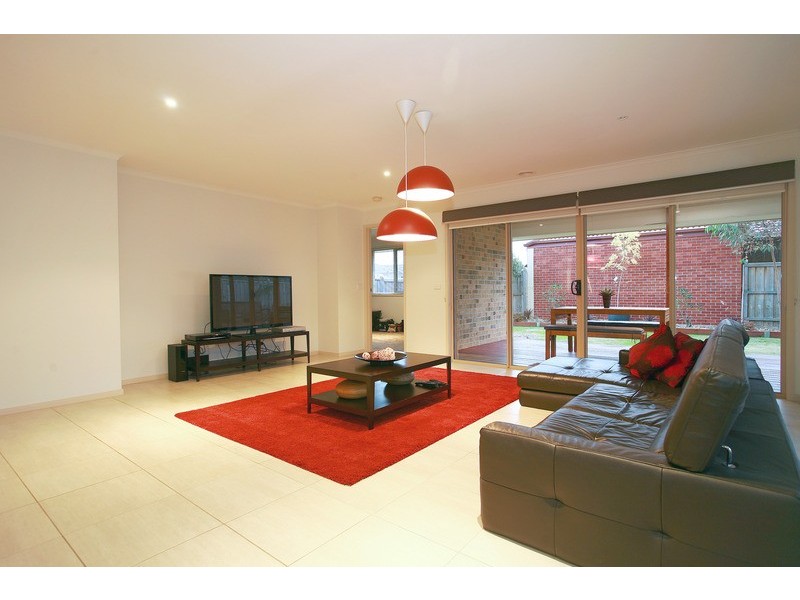 1 Reyoff Place, Lyndhurst VIC 3975