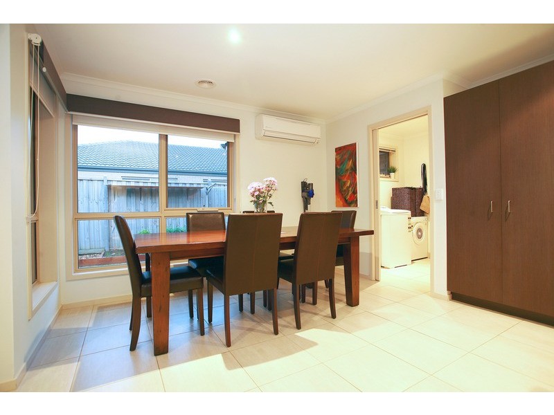 1 Reyoff Place, Lyndhurst VIC 3975