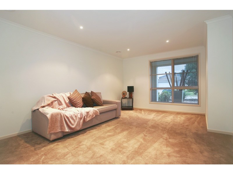 1 Reyoff Place, Lyndhurst VIC 3975