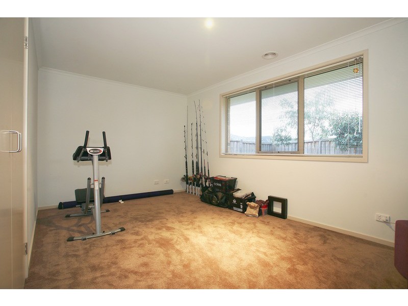 1 Reyoff Place, Lyndhurst VIC 3975