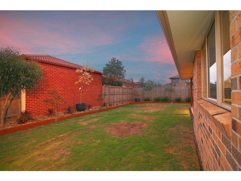 1 Reyoff Place, Lyndhurst VIC 3975