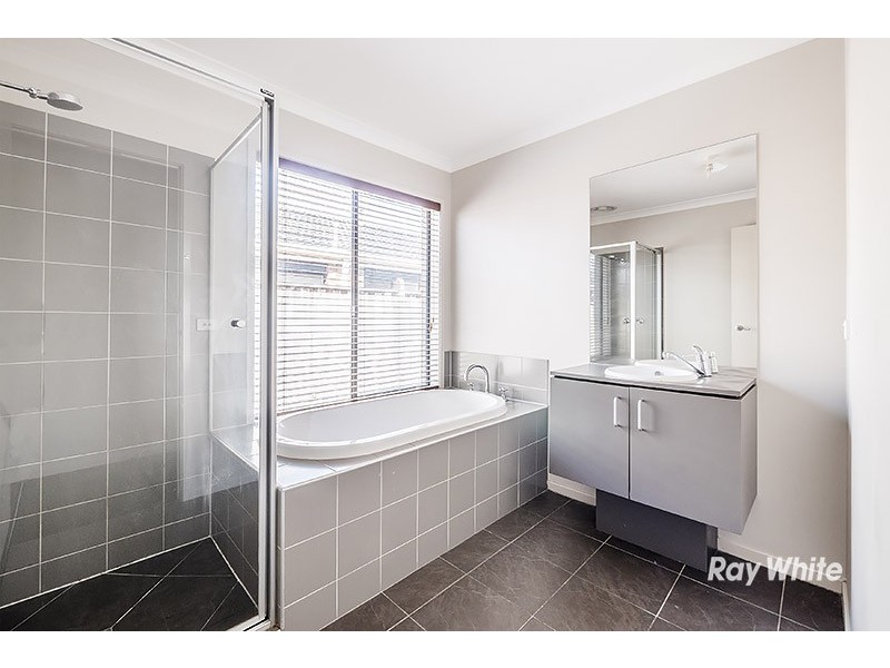 19 Blue Peppermint Court, Lyndhurst VIC 3975