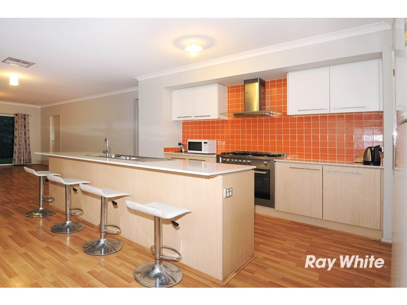 18 Parslow Crescent, Lynbrook VIC 3975