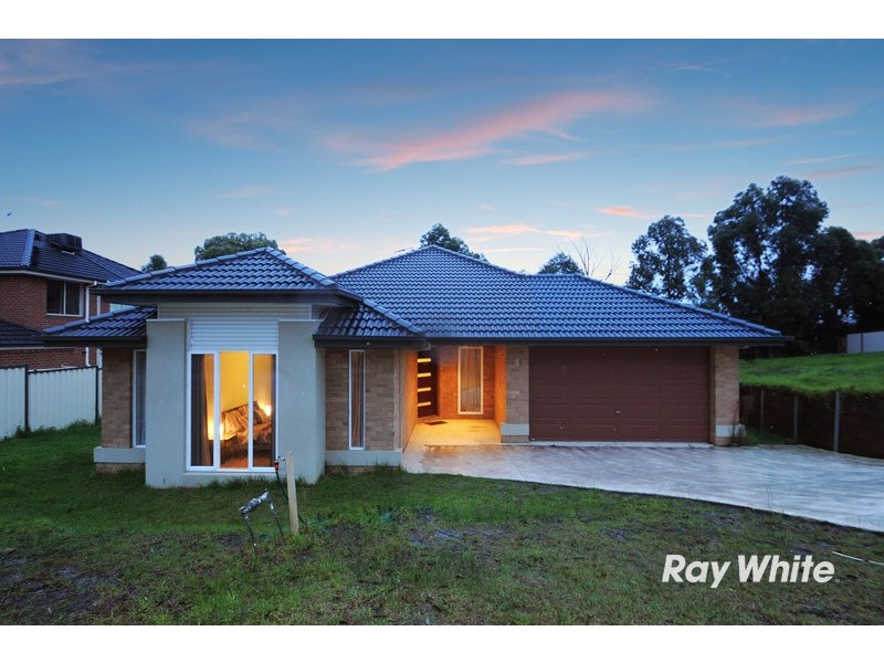 18 Parslow Crescent, Lynbrook VIC 3975