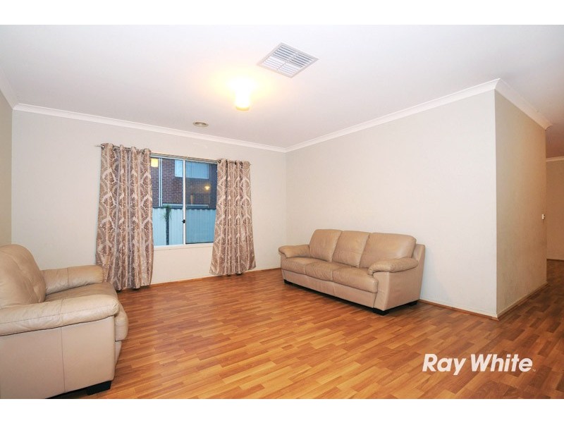 18 Parslow Crescent, Lynbrook VIC 3975