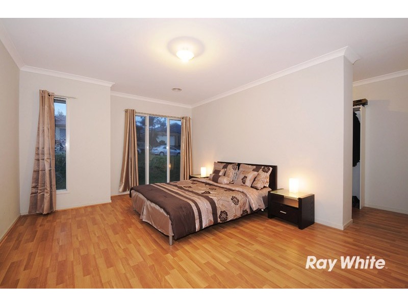 18 Parslow Crescent, Lynbrook VIC 3975