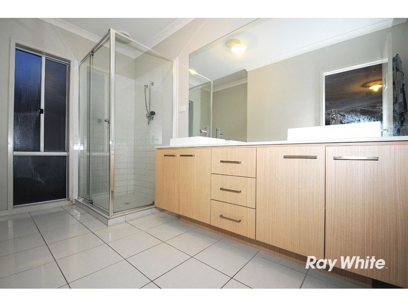 18 Parslow Crescent, Lynbrook VIC 3975