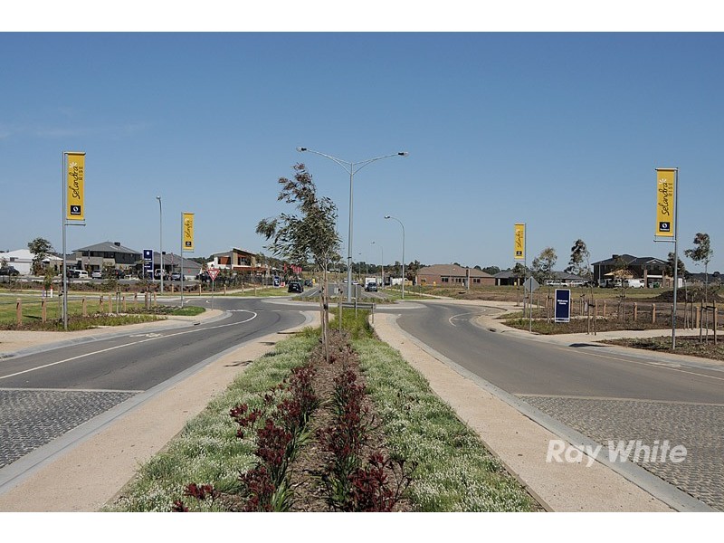 21 Tawleed Grove, Clyde North VIC 3978