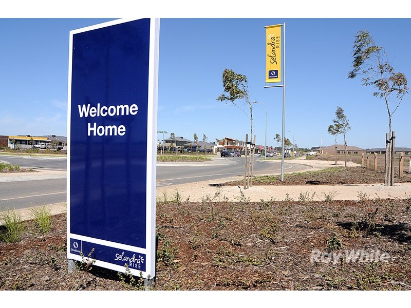 21 Tawleed Grove, Clyde North VIC 3978