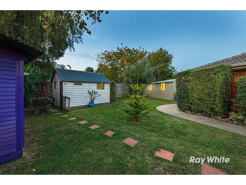 2 South Charles Court, Cranbourne VIC 3977