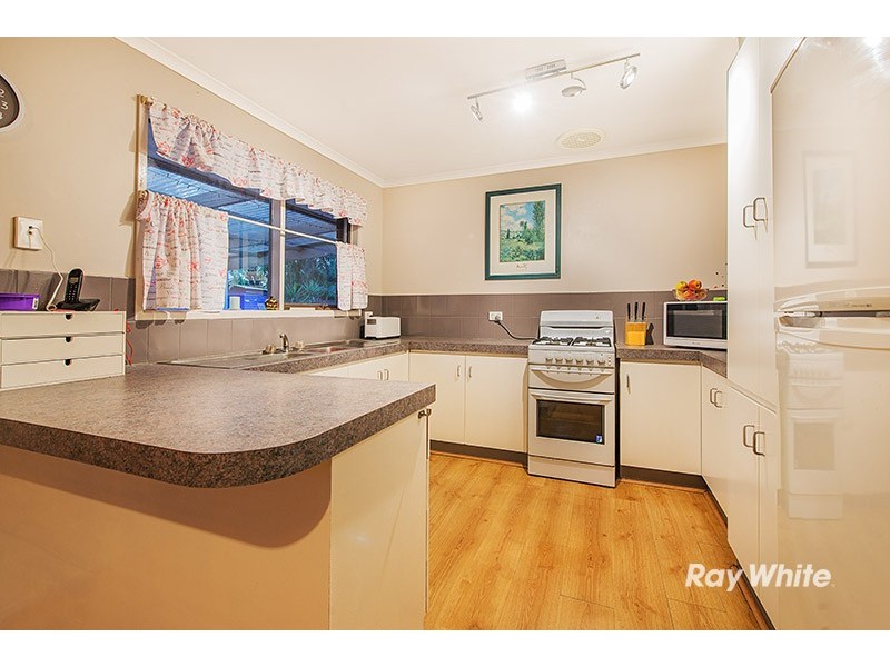 2 South Charles Court, Cranbourne VIC 3977