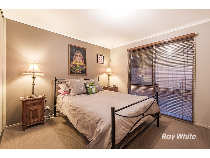 2 South Charles Court, Cranbourne VIC 3977