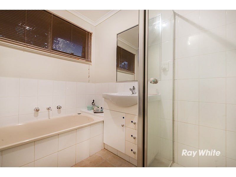 2 South Charles Court, Cranbourne VIC 3977