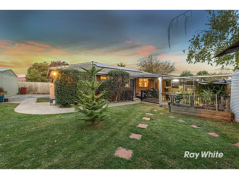 2 South Charles Court, Cranbourne VIC 3977