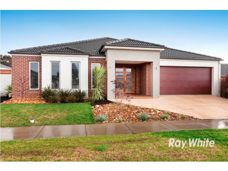 21 McCallum Drive, Cranbourne East VIC 3977