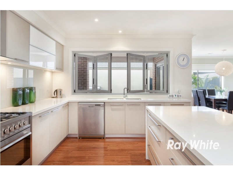 21 McCallum Drive, Cranbourne East VIC 3977