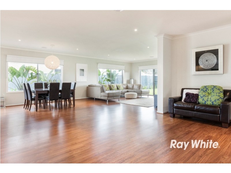 21 McCallum Drive, Cranbourne East VIC 3977