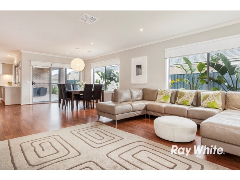 21 McCallum Drive, Cranbourne East VIC 3977