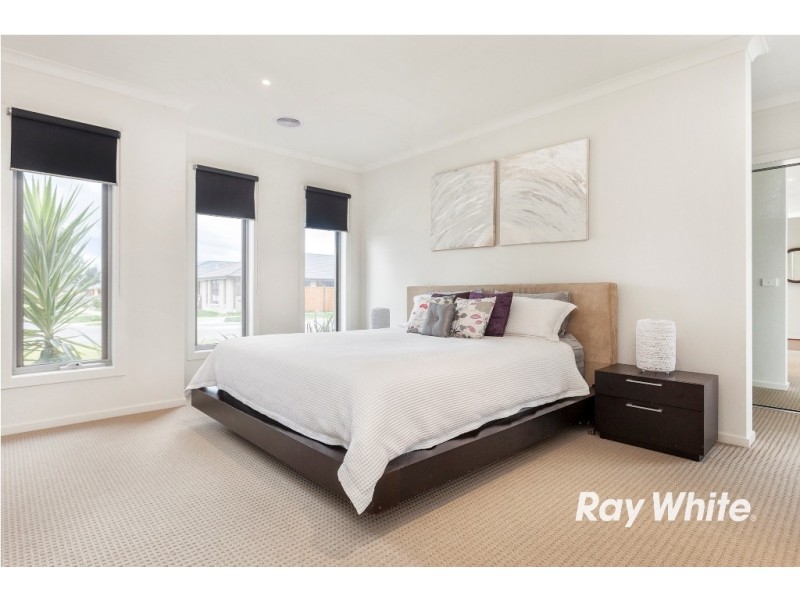 21 McCallum Drive, Cranbourne East VIC 3977