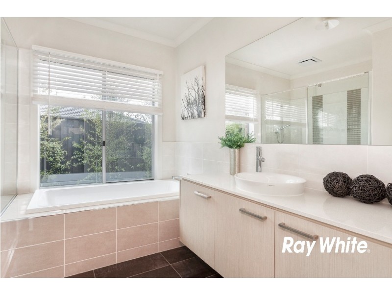21 McCallum Drive, Cranbourne East VIC 3977