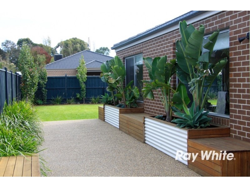21 McCallum Drive, Cranbourne East VIC 3977