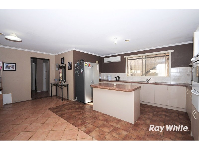 36 Bates Street, Cranbourne West VIC 3977