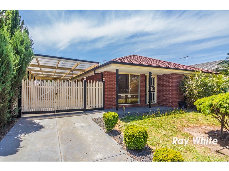12 Nerrena Rise, Cranbourne West VIC 3977