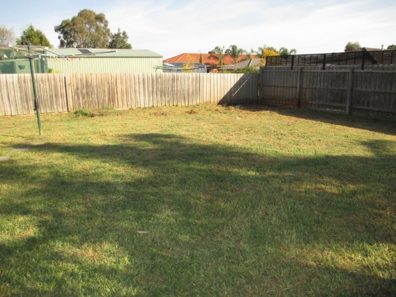 4 Lisa Beth Mews, Skye VIC 3977