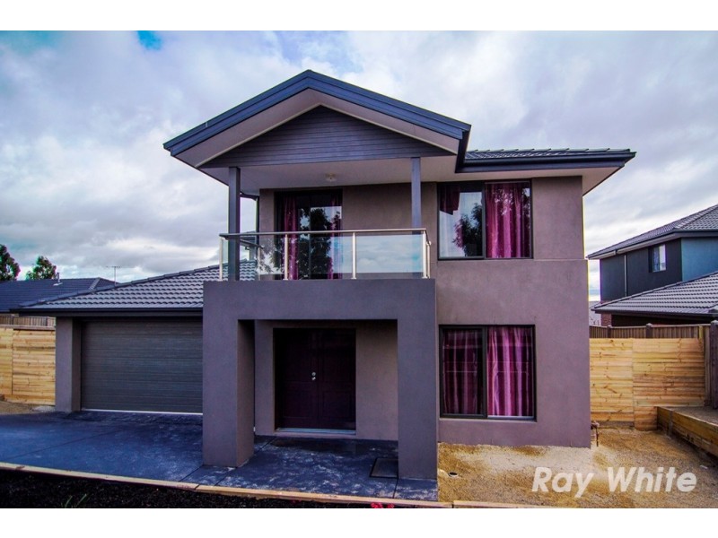 4 Knowland Grove, Cranbourne South VIC 3977