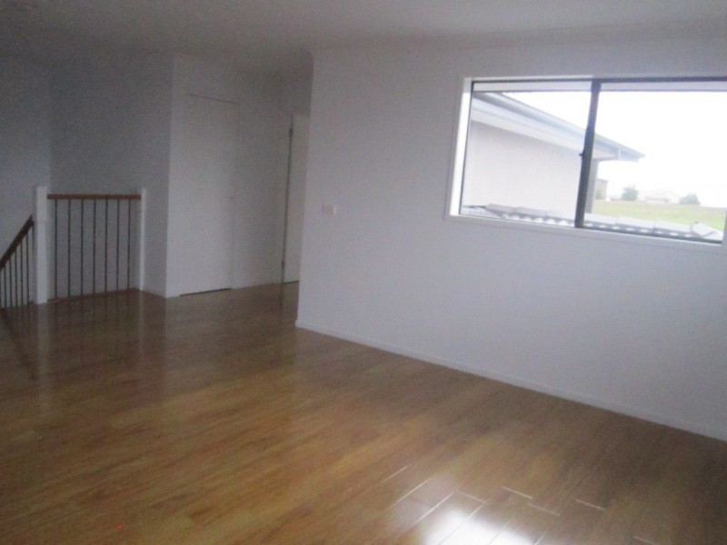 4 Knowland Grove, Cranbourne South VIC 3977