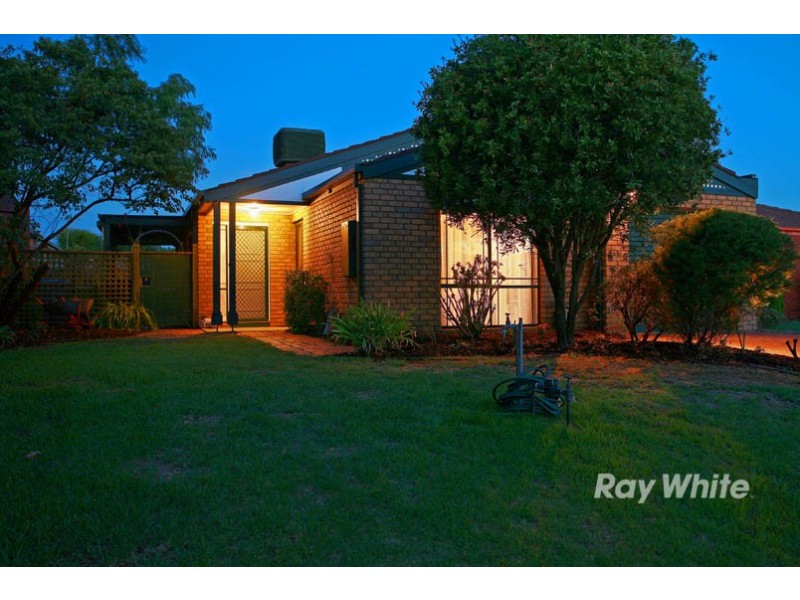 2 Kent Mews, Cranbourne North VIC 3977