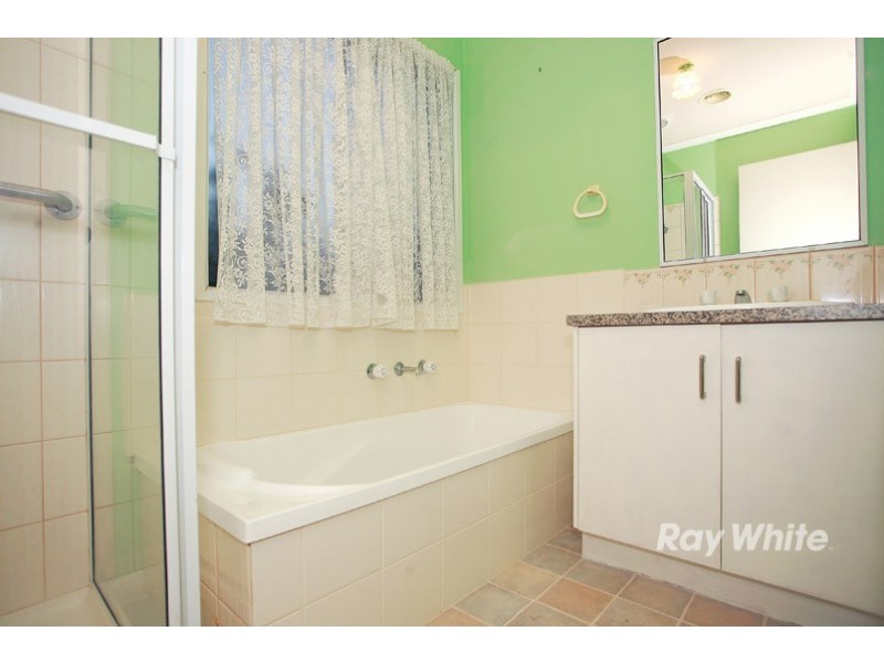 2 Kent Mews, Cranbourne North VIC 3977